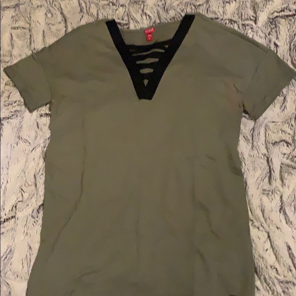 Women’s guess shirt